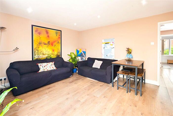 2 Bedroom Flat For Sale In Laburnum Street, London, E2