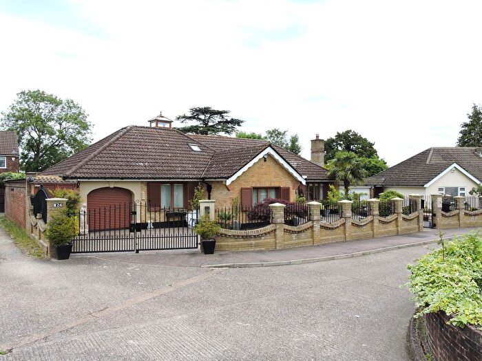 5 Bedroom Bungalow For Sale In Littlebrook Gardens, Cheshunt, Waltham Cross, EN8