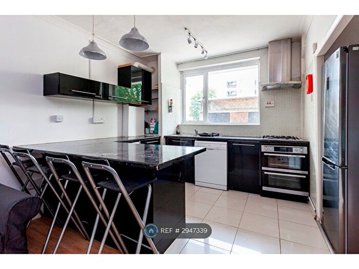 4 Bedroom Flat To Rent In Micawber House, London, SE16