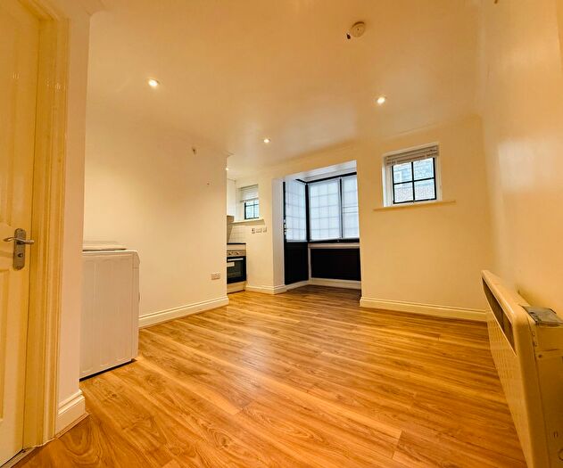 Studio To Rent In Euston Street, London, NW1