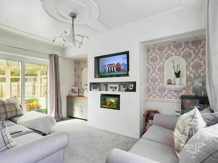 3 Bedroom End Of Terrace House For Sale In Eversham Road, Grangetown, Middlesbrough, TS6