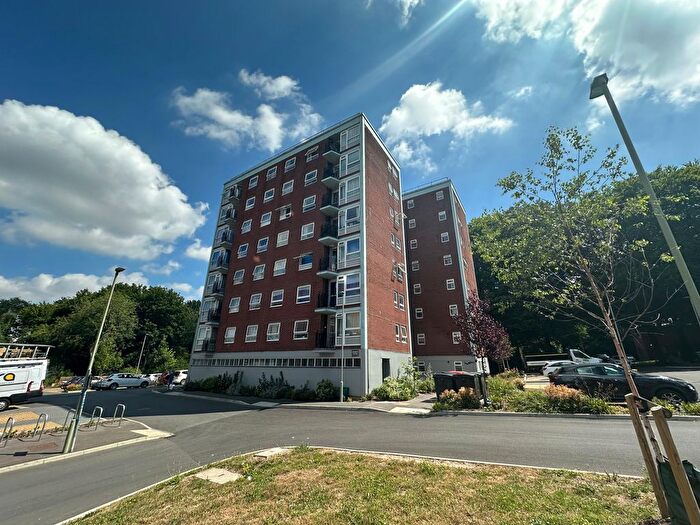 2 Bedroom Flat For Sale In Winnall Manor Road, Winchester, Hampshire, SO23