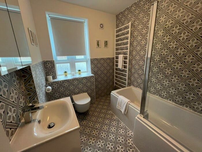 2 Bedroom Flat To Rent In White City Estate, London, W12