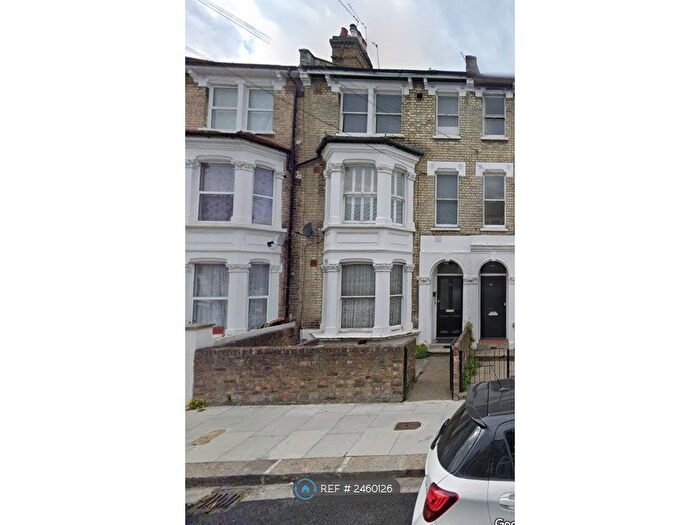 2 Bedroom Flat To Rent In Davisville Road, London, W12