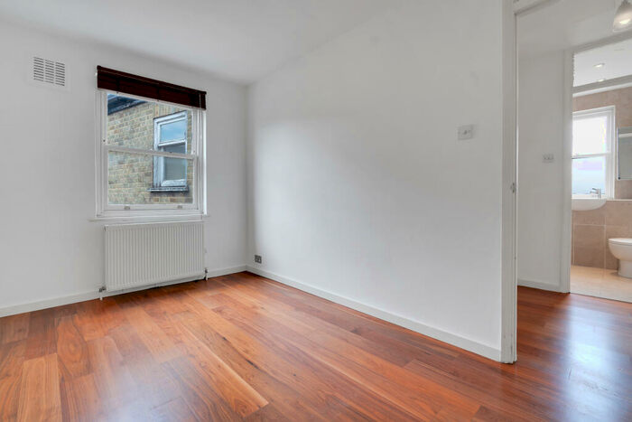 2 Bedroom Apartment To Rent In Cross Street, London, N1