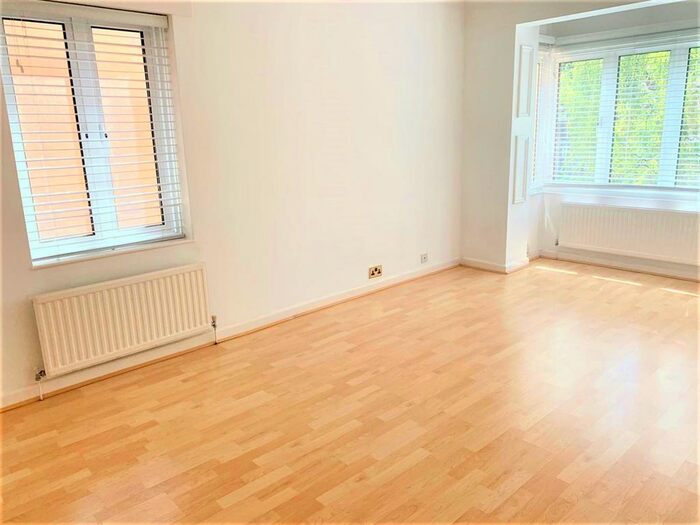 2 Bedroom Flat To Rent In Acacia House, Kingston Road, New Malden, Surrey, KT3