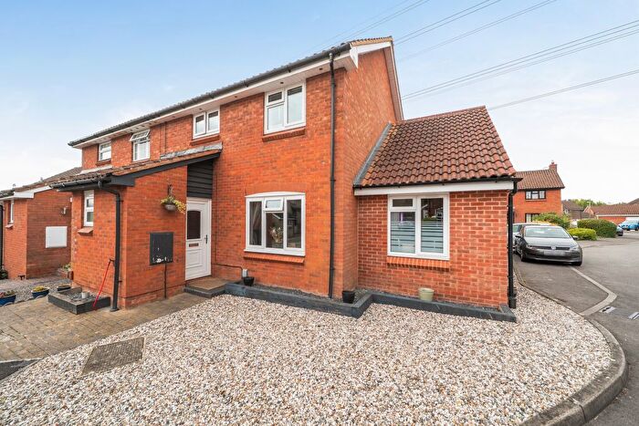 3 Bedroom Semi-Detached House For Sale In Downland Road, Woodhall Park, Swindon, SN2