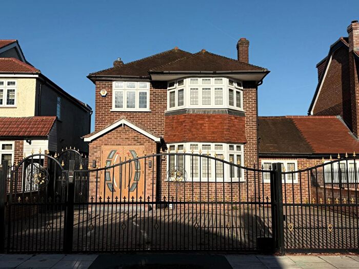 4 Bedroom Semi Detached House To Rent In St. Marys Avenue North, Southall, Greater London, UB2