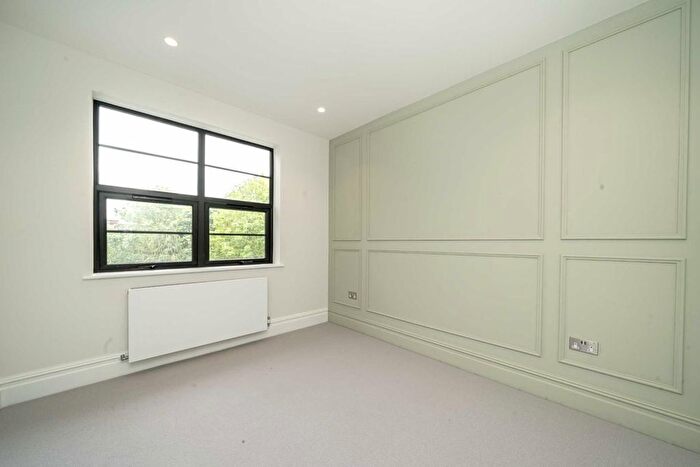1 Bedroom Flat For Sale In Lynton Terrace, Lynton Road, London, W3