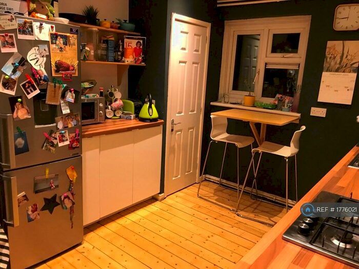 2 Bedroom Flat To Rent In Chingford Road, London, E17