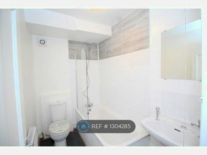 1 Bedroom Flat To Rent In Mosslea Road, London SE20
