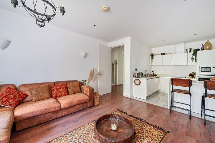 1 Bedroom Flat For Sale In Melliss Avenue, Kew, Richmond, TW9
