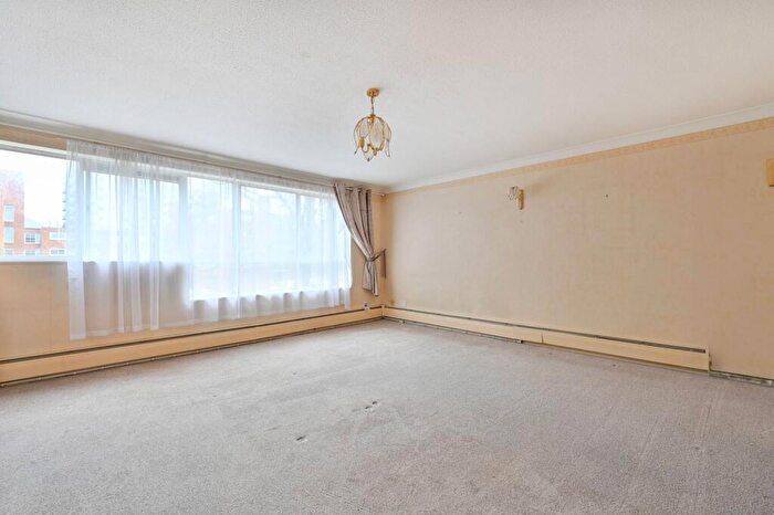 2 Bedroom Flat To Rent In Homefield Park, Sutton, SM1