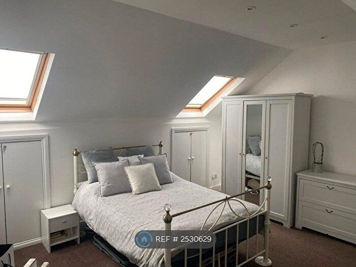 3 Bedroom Flat To Rent In Plumstead High Street, London, SE18