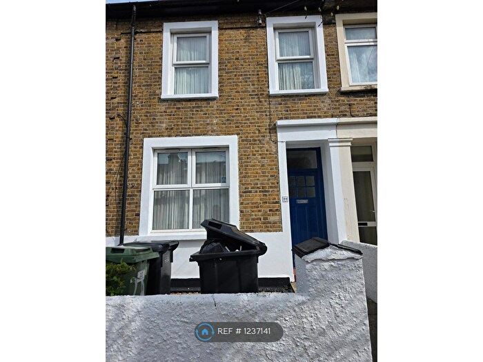 3 Bedroom Semi Detached House To Rent In Davidson Road, Croydon, CR0