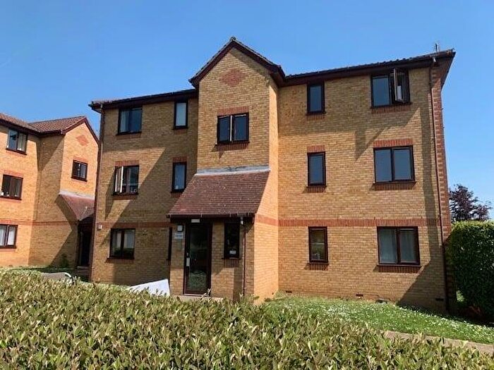 2 Bedroom Flat To Rent In Lowestoft Drive, Cippenham, Berkshire, SL1