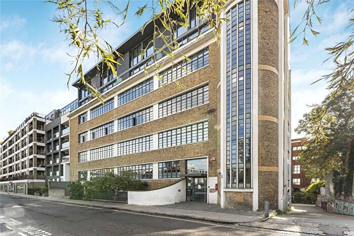 2 Bedroom Flat For Sale In De Beauvoir Crescent, London, N1