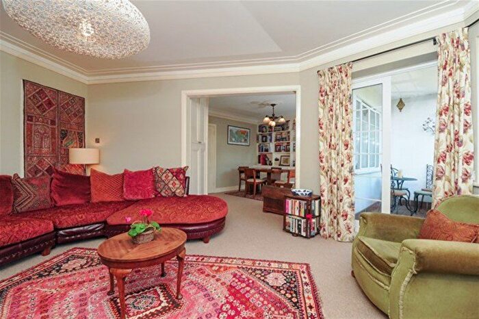 3 Bedroom Flat To Rent In Chester Close, Richmond, TW10