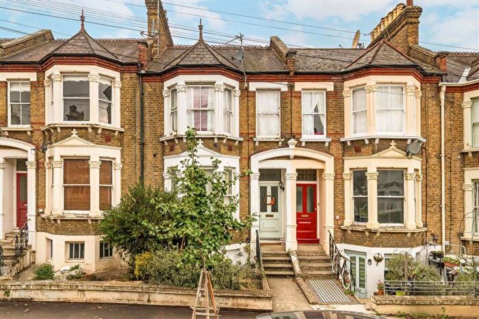 1 Bedroom Flat For Sale In Waller Road, New Cross, SE14
