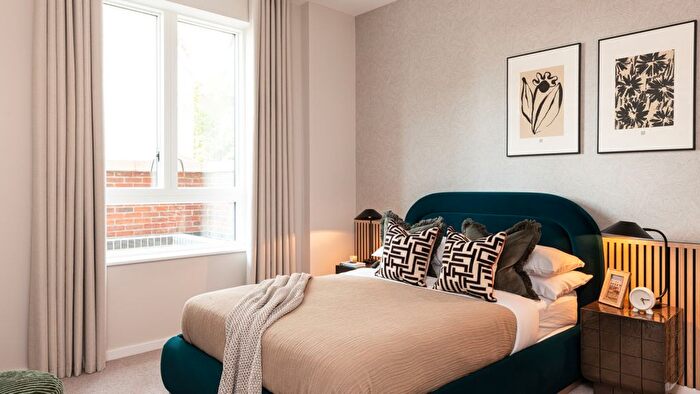 2 Bedroom Flat For Sale In Steyne Road, Acton, W3