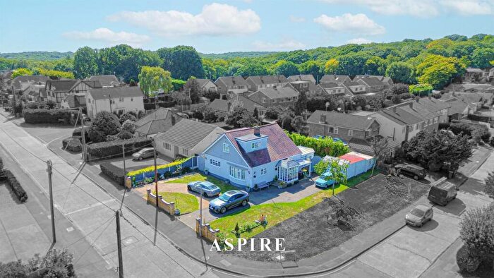 4 Bedroom Detached House For Sale In Video Presentation Inside - Woodlands Road, Hockley, SS5