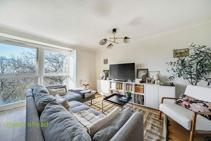 2 Bedroom Apartment For Sale In Beulah Hill, London, SE19