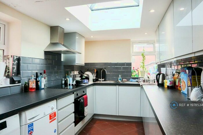 7 Bedroom Terraced House To Rent In Victoria Park Road, Leicester, LE2