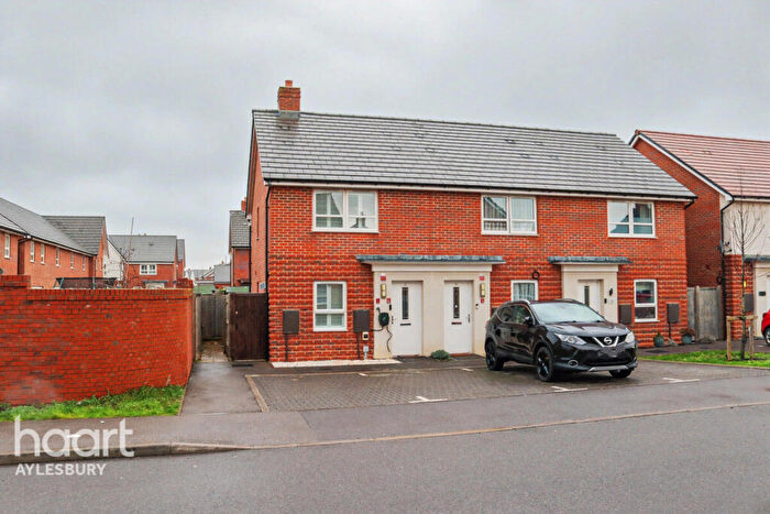 2 Bedroom End Of Terrace House For Sale In Johnson Street, Aylesbury, HP22