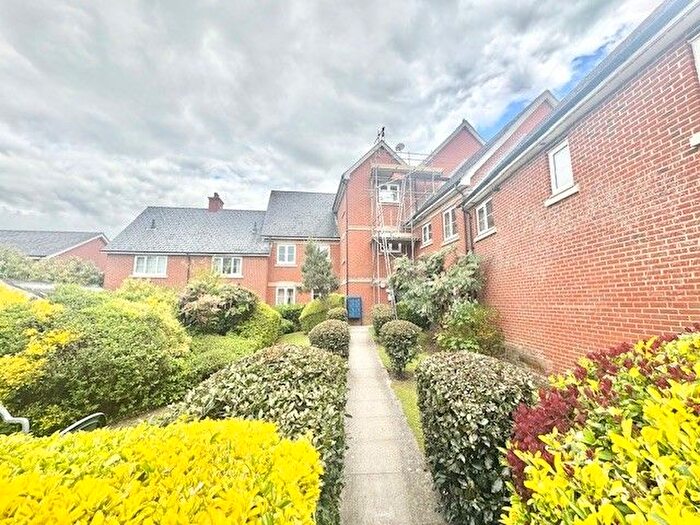 2 Bedroom Flat To Rent In Harberd Tye, Chelmsford, CM2