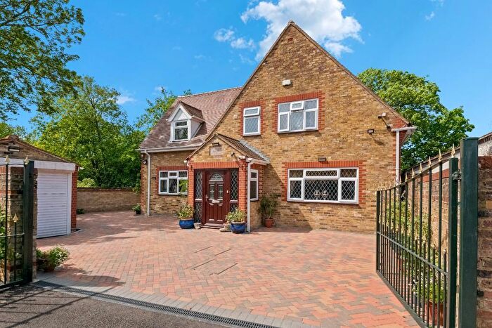 5 Bedroom Detached House For Sale In The Fairway, Hanwell, London, W7