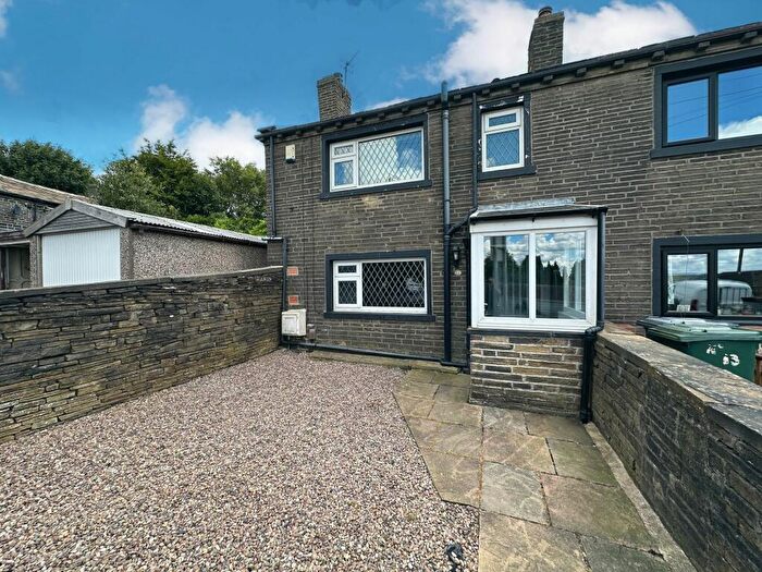 2 Bedroom End Of Terrace House To Rent In Ambler Thorn, Queensbury, BD13