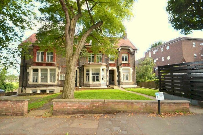 Studio To Rent In Mount View Road, London, N4