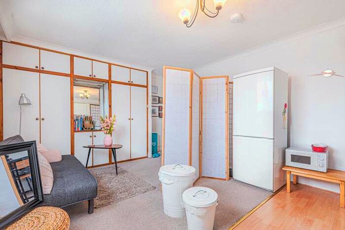 1 Bedroom Apartment To Rent In Gordon Avenue, St Margarets, TW1