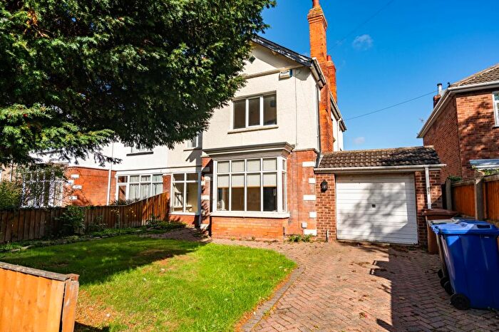 3 Bedroom Semi-Detached House For Sale In Augusta Street, Grimsby, DN34