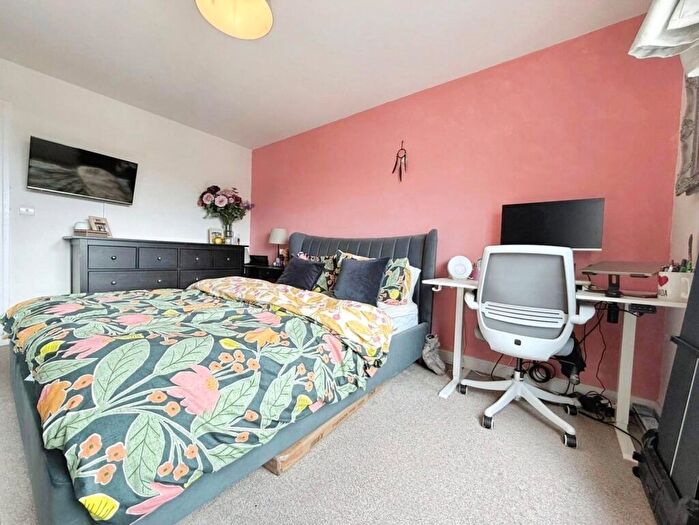 1 Bedroom Apartment For Sale In Fleming Place, Bracknell, Berkshire, RG12