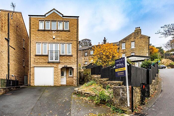 4 Bedroom Detached House For Sale In Lane Top, Linthwaite, HD7