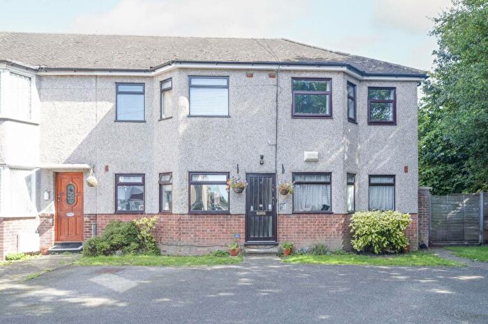 1 Bedroom Flat To Rent In Roslyn Close, Merton Abbey Mills, Mitcham, CR4