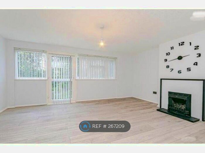 3 Bedroom Flat To Rent In Shrublands Avenue, Croydon CR0