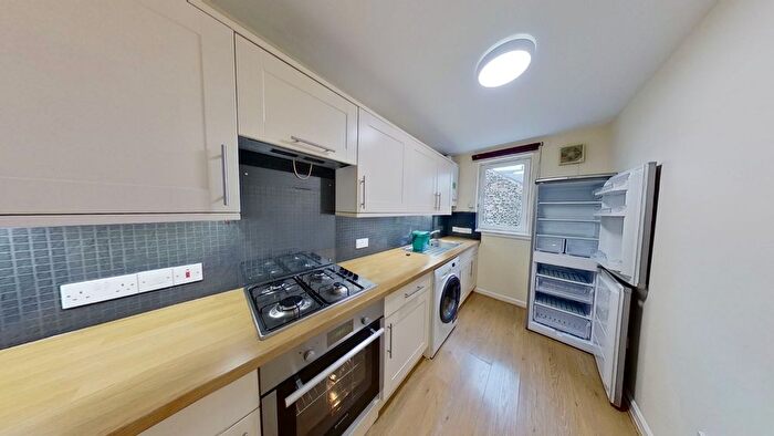 2 Bedroom Flat To Rent In Cadiz Street, Edinburgh, EH6