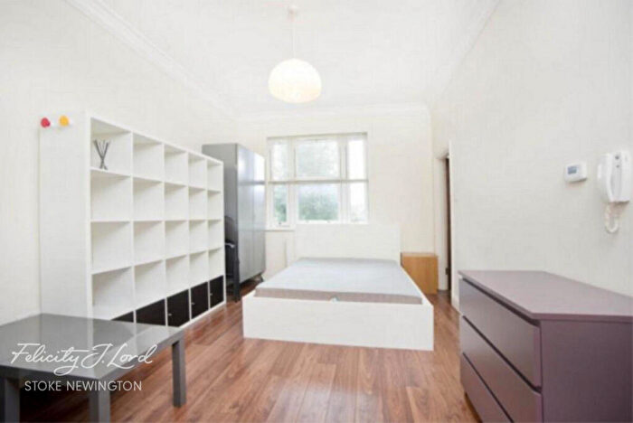 Studio To Rent In High Road, London, N15
