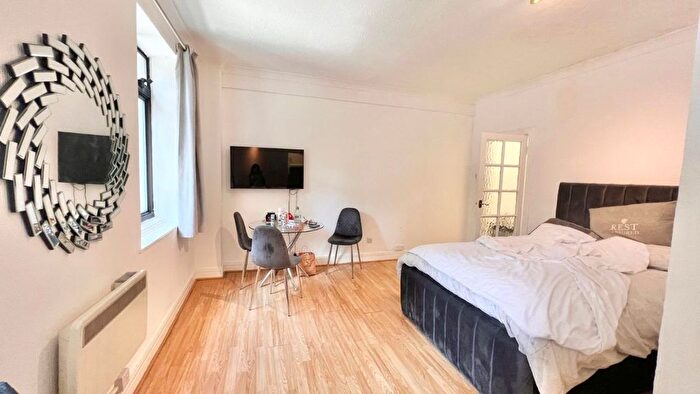 1 Bedroom Flat To Rent In Dudley Court, Upper Berkeley Street, London, W1H