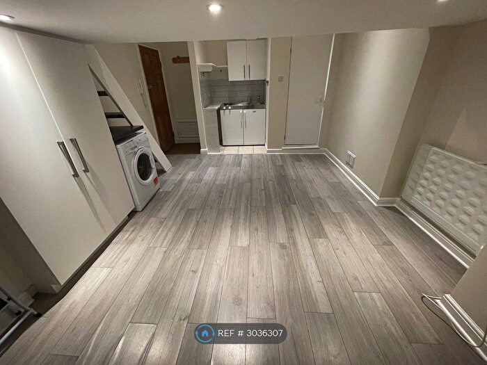 Studio To Rent In Muswell Hill, London, N10