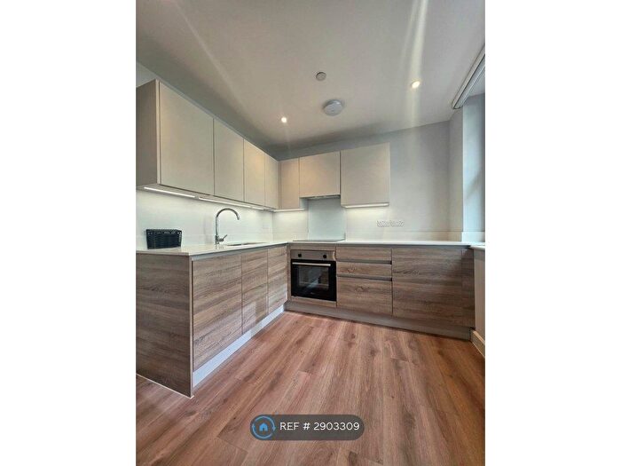 2 Bedroom Flat To Rent In Richmond House, Bournemouth, BH2