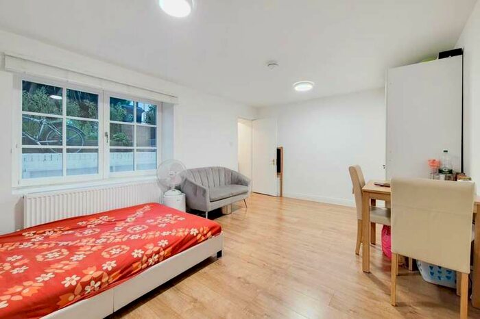 Flat To Rent In Prince Of Wales Road, Camden, NW5