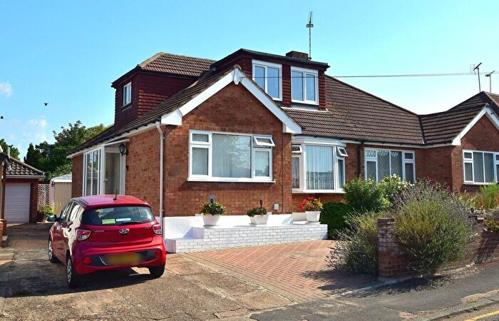 4 Bedroom Semi-Detached House For Sale In Romney Road, Billericay, CM12