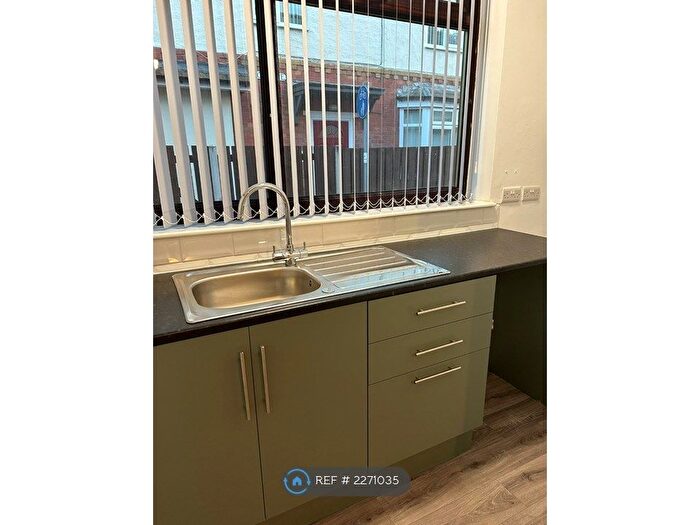 1 Bedroom Flat To Rent In Crescent House, Chester, CH3