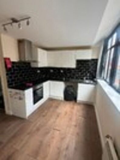 2 Bedroom Flat To Rent In Ednam Court, Ednam Road, Dudley, DY1