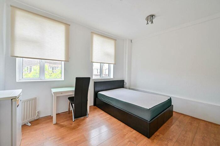 Studio To Rent In Walworth Road, Walworth, London, SE17
