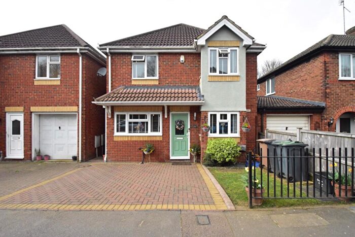 4 Bedroom Detached House To Rent In Pomfret Avenue, Luton, Bedfordshire, LU2