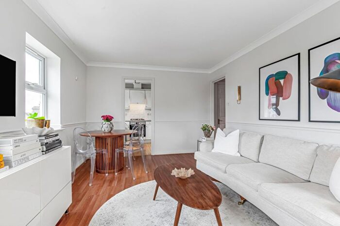 1 Bedroom Flat To Rent In Falcon Road, Battersea, London, SW11